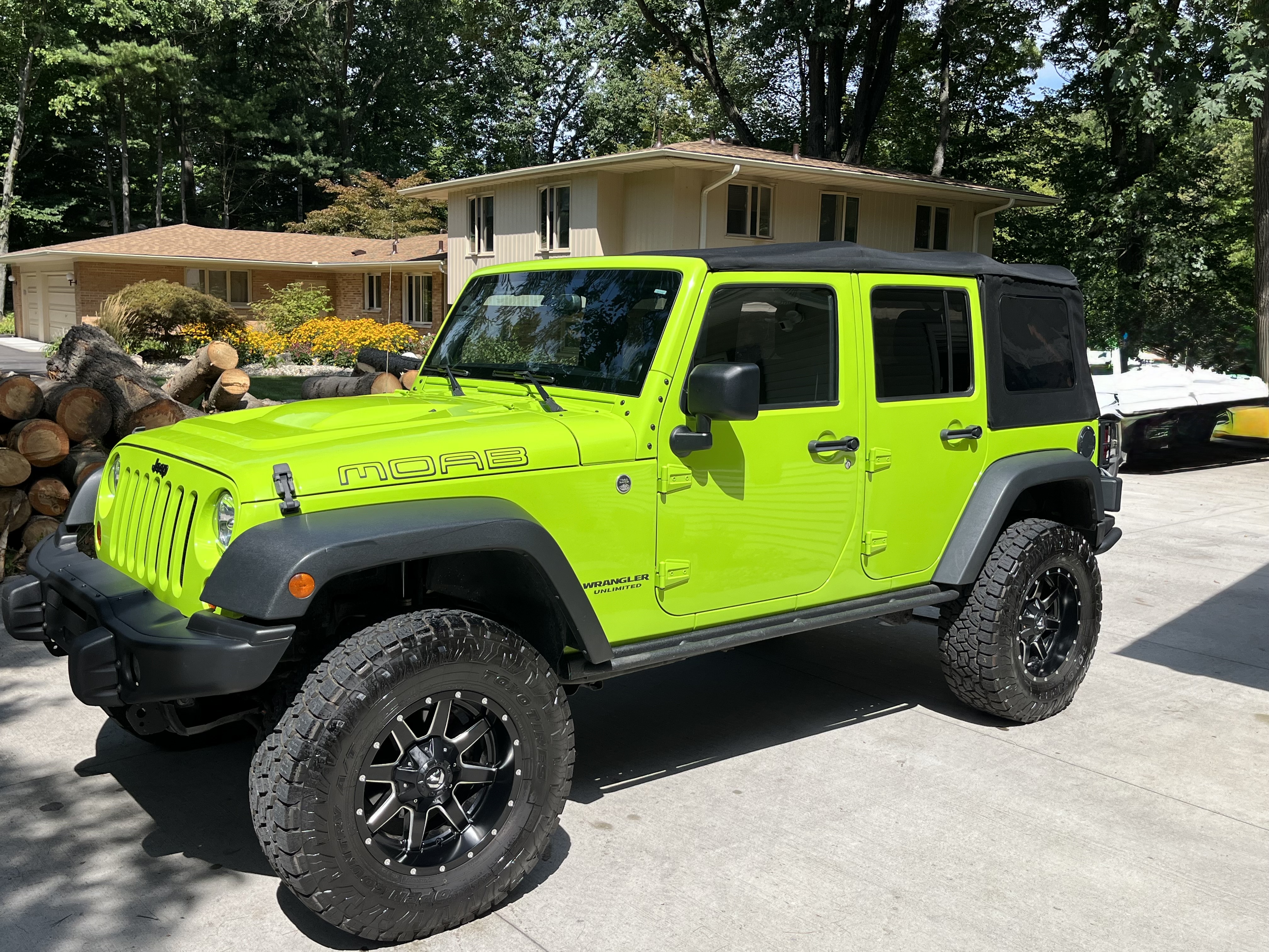 Used 2013 Jeep Wrangler Unlimited Sahara AWD/4WD image 1