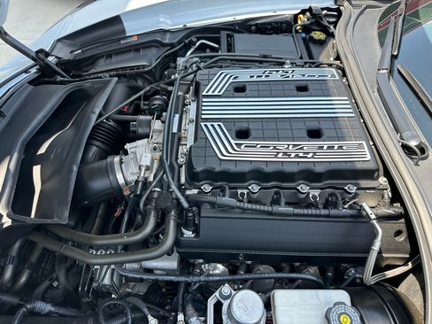 Used 2018 Chevrolet Corvette Z06 w/ Carbon 65 Edition RWD image 9