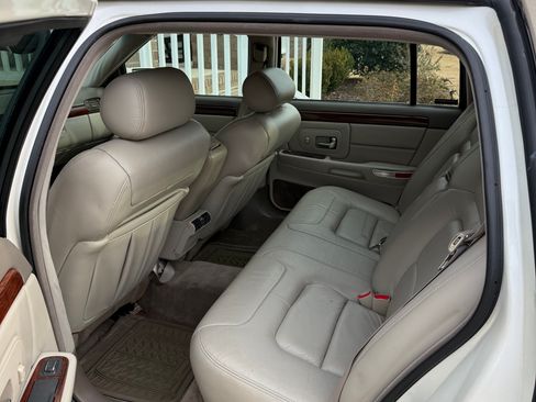 Used 1998 Cadillac De Ville Sedan image 4