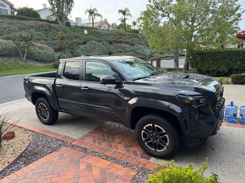 Used 2025 Toyota Tacoma TRD Sport image 4