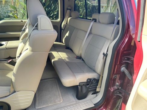 Used 2005 Ford F150 XLT image 12