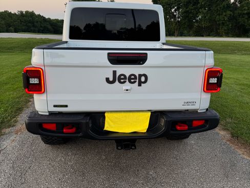 Used 2022 Jeep Gladiator Rubicon w/ LED Lighting Group AWD/4WD image 9