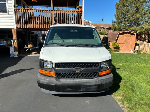 Used 2017 Chevrolet Express 2500 image 2