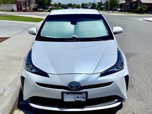 Used 2021 Toyota Prius LE w/ Carpet Mat Package (TMS) image 2