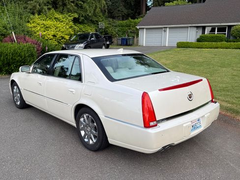 Used 2010 Cadillac DTS Premium w/ Driver Awareness Package FWD image 4