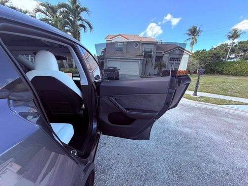 Used 2023 Tesla Model Y Long Range image 18