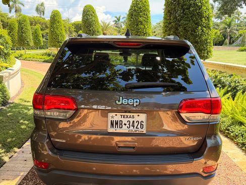 Used 2017 Jeep Grand Cherokee Laredo w/ Quick Order Package 2BE RWD image 4