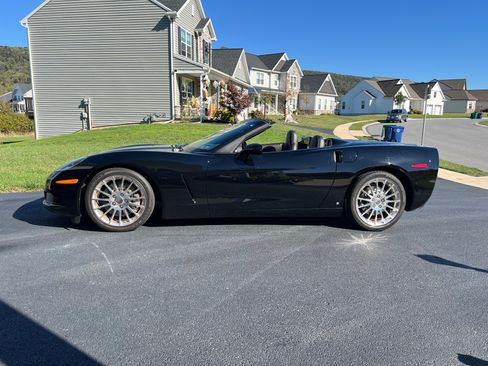 Used 2007 Chevrolet Corvette Convertible w/ Preferred Equipment Group image 12