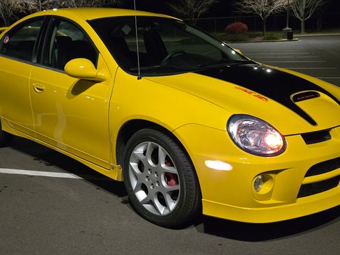 Used 2004 Dodge Neon image 1