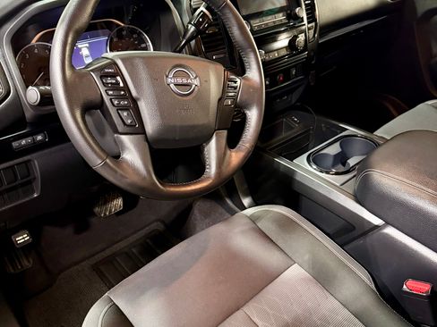 Used 2023 Nissan Titan SV w/ SV Convenience Package image 12