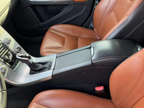 Used 2017 Volvo S60 T5 Inscription image 8