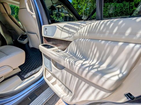 Used 2020 Lincoln Navigator Reserve w/ Luxury Package image 15