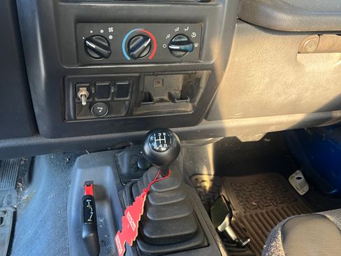 Used 1999 Jeep Wrangler SE image 10