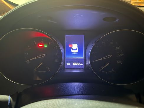 Used 2019 Toyota C-HR XLE FWD image 20