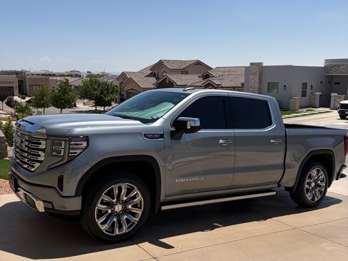 Used 2023 GMC Sierra 1500 Denali w/ Denali Reserve Package AWD/4WD image 4