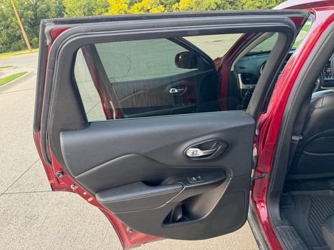 Used 2015 Jeep Cherokee Limited w/ Luxury Group image 30