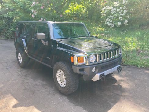 Used 2009 HUMMER H3 Luxury AWD/4WD image 1