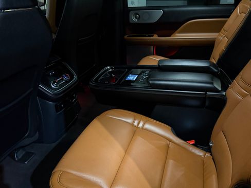 Used 2021 Lincoln Navigator L Reserve image 5