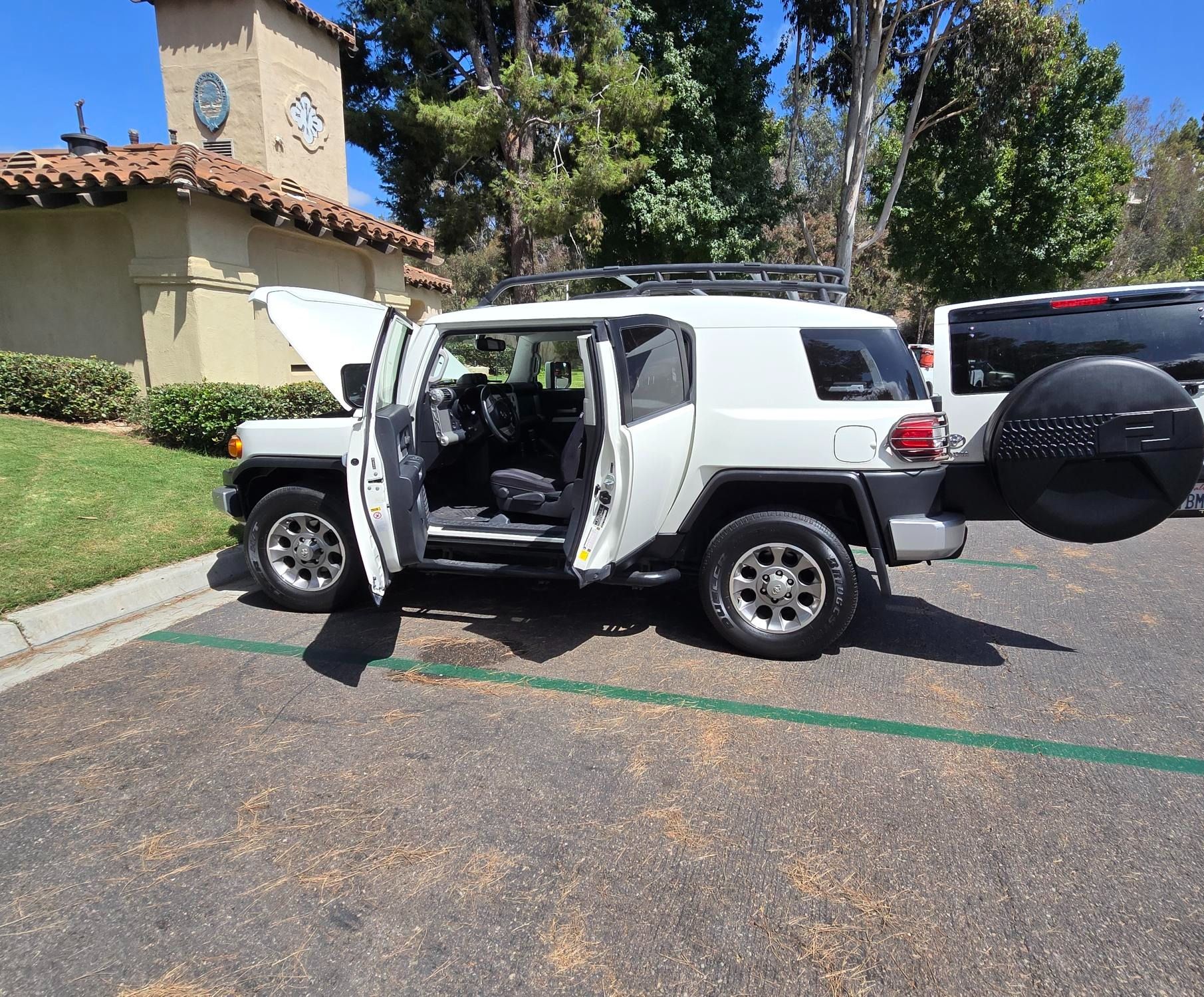 Used 2013 Toyota FJ Cruiser 4WD w/ Upgrade Pkg image 18