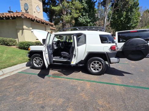 Used 2013 Toyota FJ Cruiser 4WD w/ Upgrade Pkg image 18