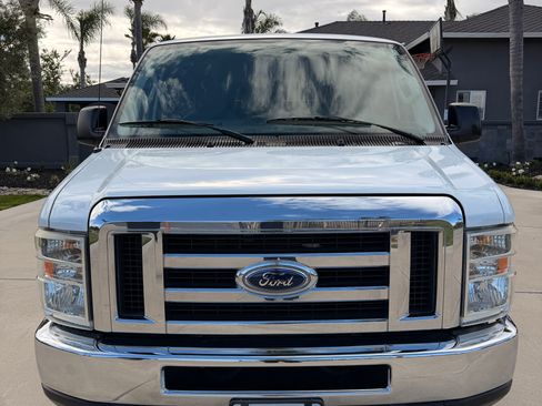 Used 2011 Ford E-350 and Econoline 350 XLT image 4