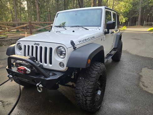 Used 2015 Jeep Wrangler Unlimited Rubicon w/ Connectivity Group AWD/4WD image 23