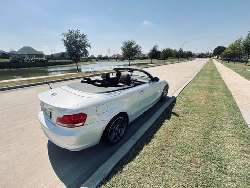 Used 2013 BMW 128i Convertible w/ Premium Pkg image 8
