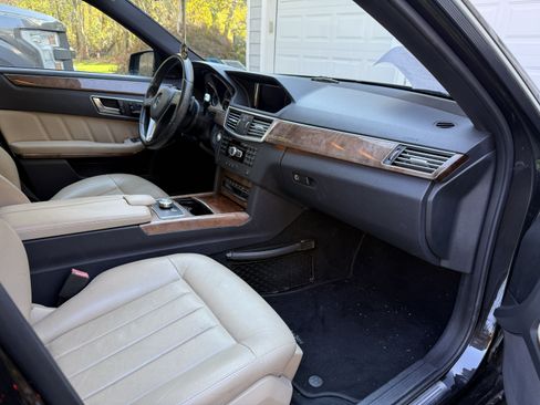 Used 2013 Mercedes-Benz E 350 4MATIC Sedan image 6