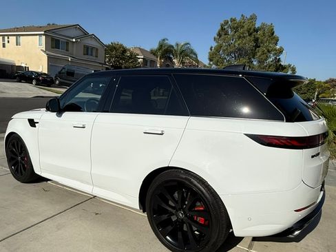 Used 2025 Land Rover Range Rover Sport Dynamic SE AWD/4WD image 6