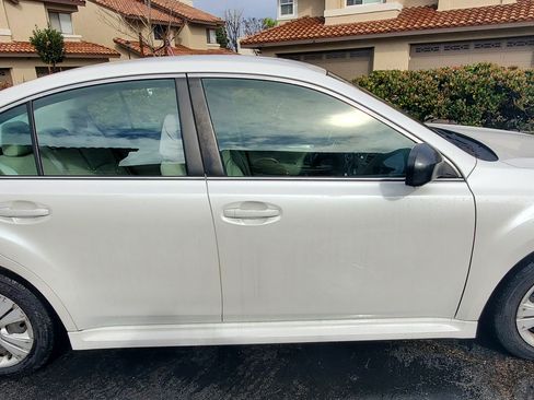 Used 2010 Subaru Legacy 2.5i image 4