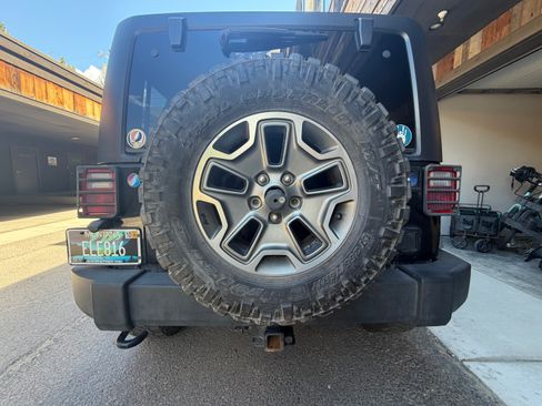 Used 2014 Jeep Wrangler Unlimited Rubicon w/ Max Tow Package AWD/4WD image 5