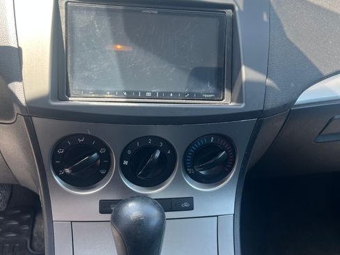 Used 2010 MAZDA MAZDA3 i Touring FWD image 10
