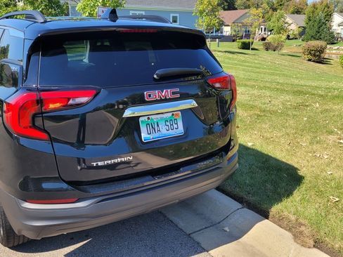 Used 2019 GMC Terrain SLE w/ Driver Convenience Package image 4