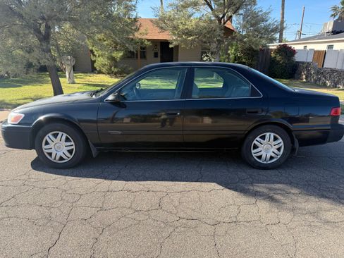 Used 2001 Toyota Camry LE image 1