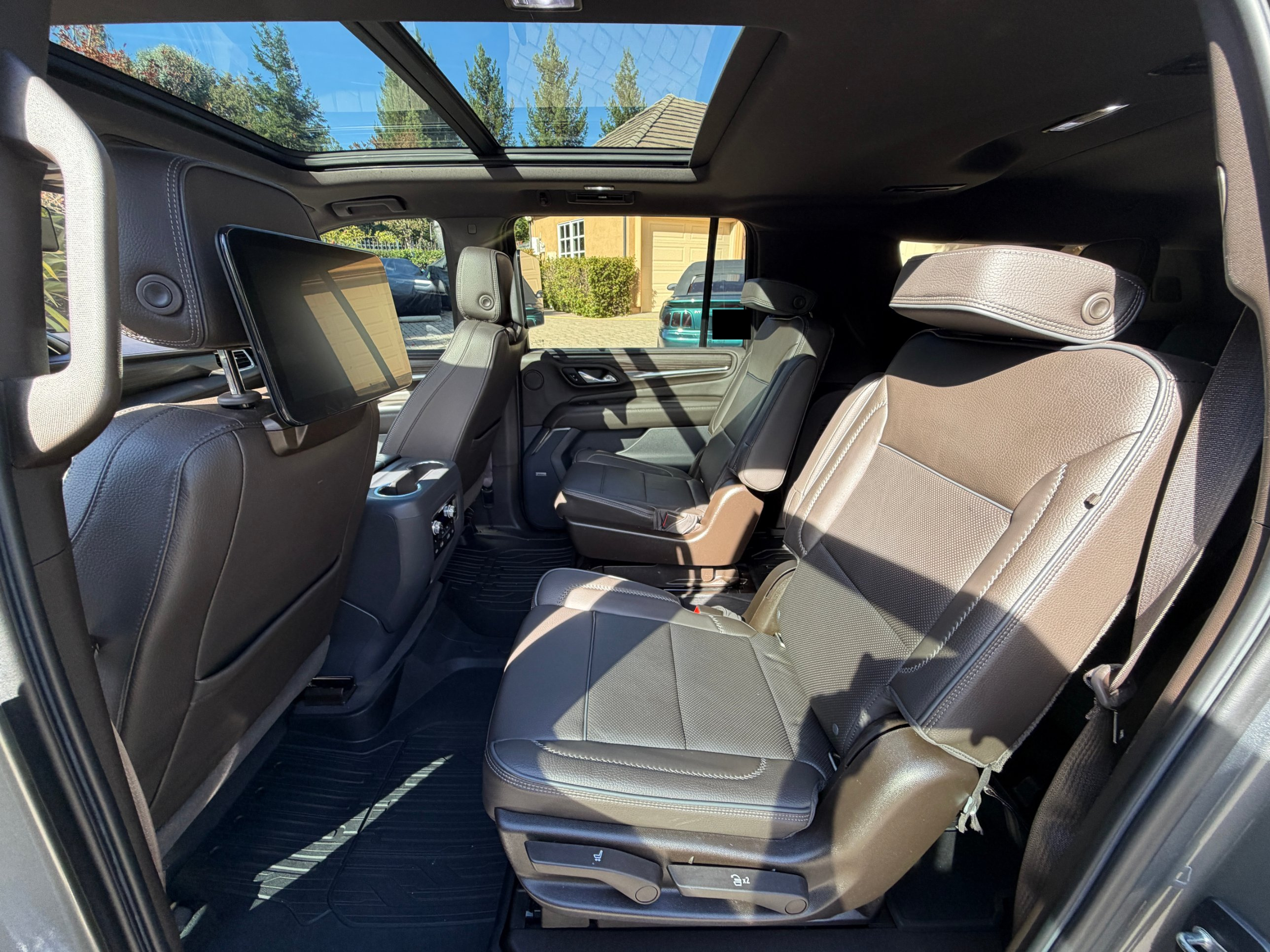 Used 2021 GMC Yukon XL Denali w/ LPO, Illumination Package AWD/4WD image 12