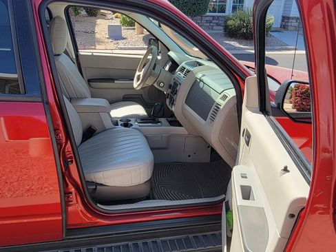 Used 2012 Ford Escape XLT image 2