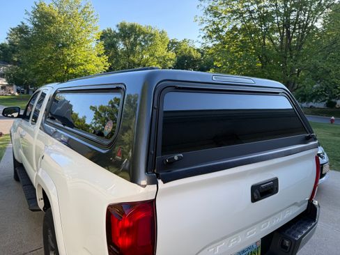 Used 2021 Toyota Tacoma SR5 RWD image 5