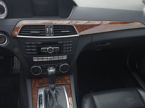 Used 2013 Mercedes-Benz C 250 Sedan image 9