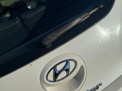 Used 2013 Hyundai Veloster Turbo FWD image 25
