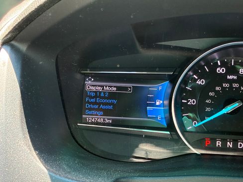 Used 2016 Ford Explorer XLT w/ Equipment Group 202A AWD/4WD image 18