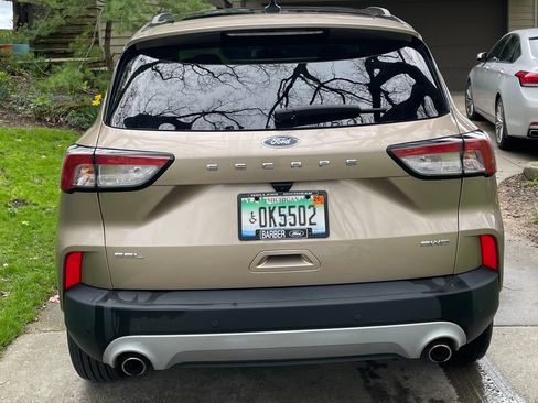 Used 2021 Ford Escape SEL w/ Technology Package AWD/4WD image 4