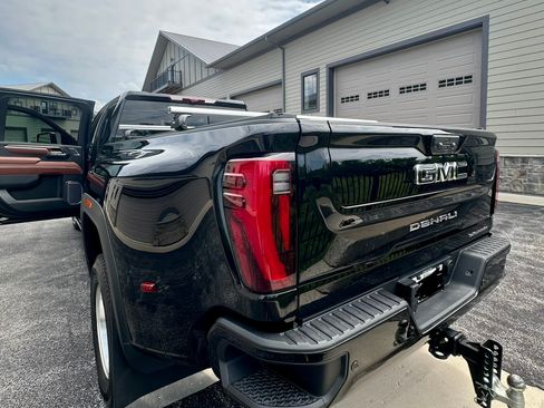 Used 2024 GMC Sierra 3500 Denali Ultimate AWD/4WD image 5