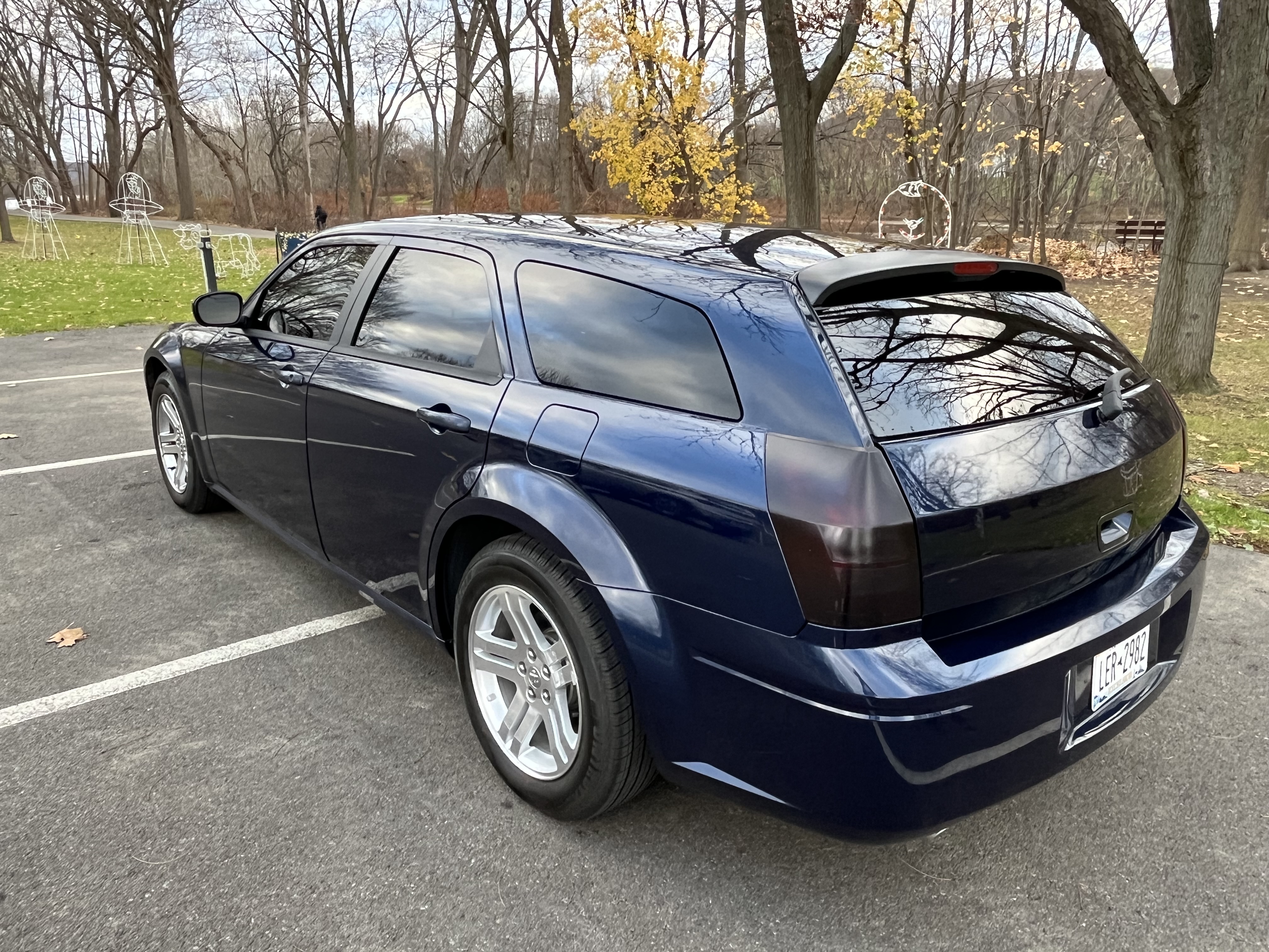 Used 2005 Dodge Magnum R/T w/ Convenience Group II RWD image 4