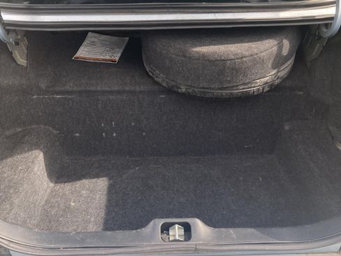 Used 2004 Ford Crown Victoria image 37