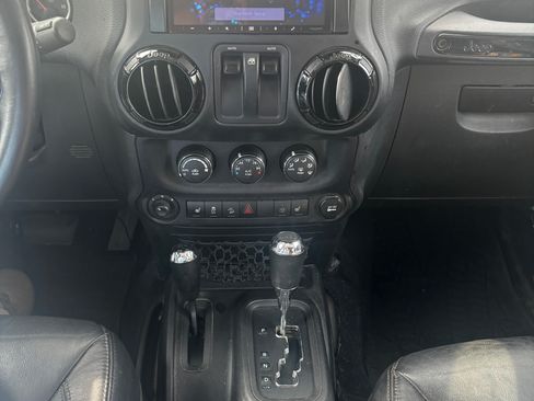Used 2014 Jeep Wrangler Sahara image 11