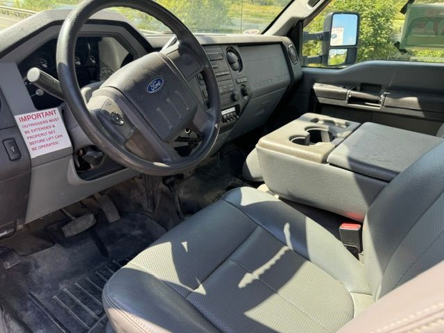 Used 2016 Ford F550 4x4 Regular Cab Super Duty image 5