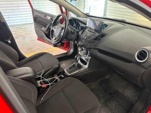 Used 2015 Ford Fiesta SE image 8