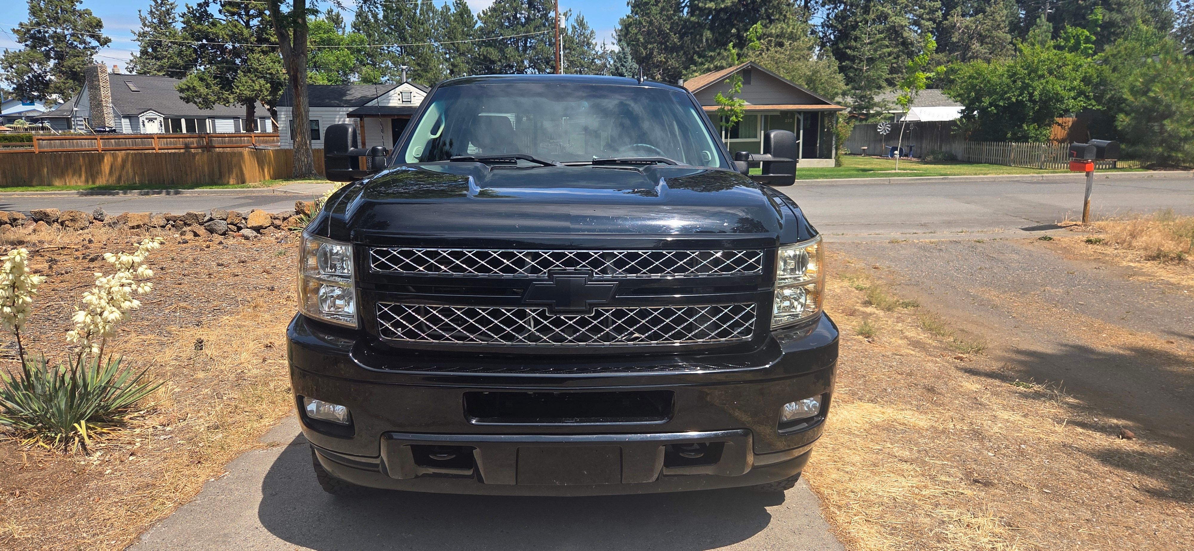 Used 2012 Chevrolet Silverado 2500 LTZ w/ LTZ Plus Package AWD/4WD image 4