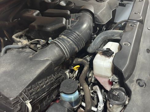 Used 2018 Toyota 4Runner SR5 AWD/4WD image 11
