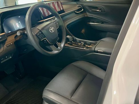 Used 2025 Toyota Crown Signia AWD/4WD image 2